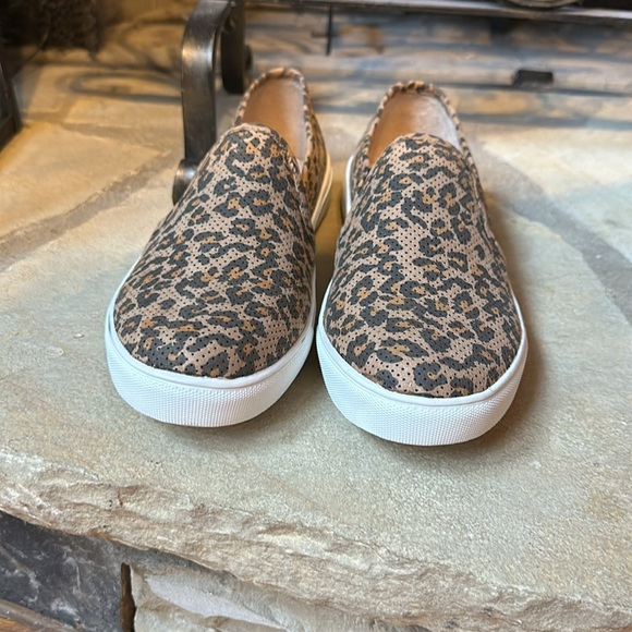 NWOT Funky Monkey Cheetah Print Slip on Shoes Size 10 - Picture 4 of 7